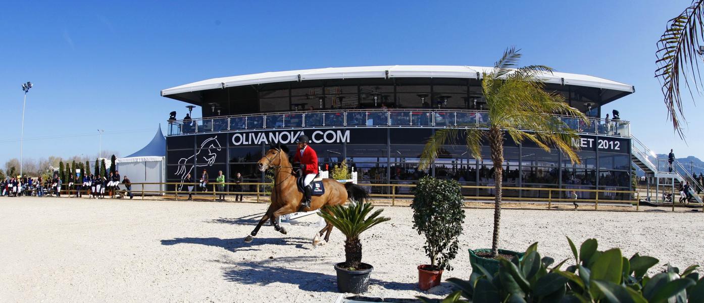 Jinete en el recorrido de la Mediterranean Equestrian Tour 2012 sobre suelo Risohorse®