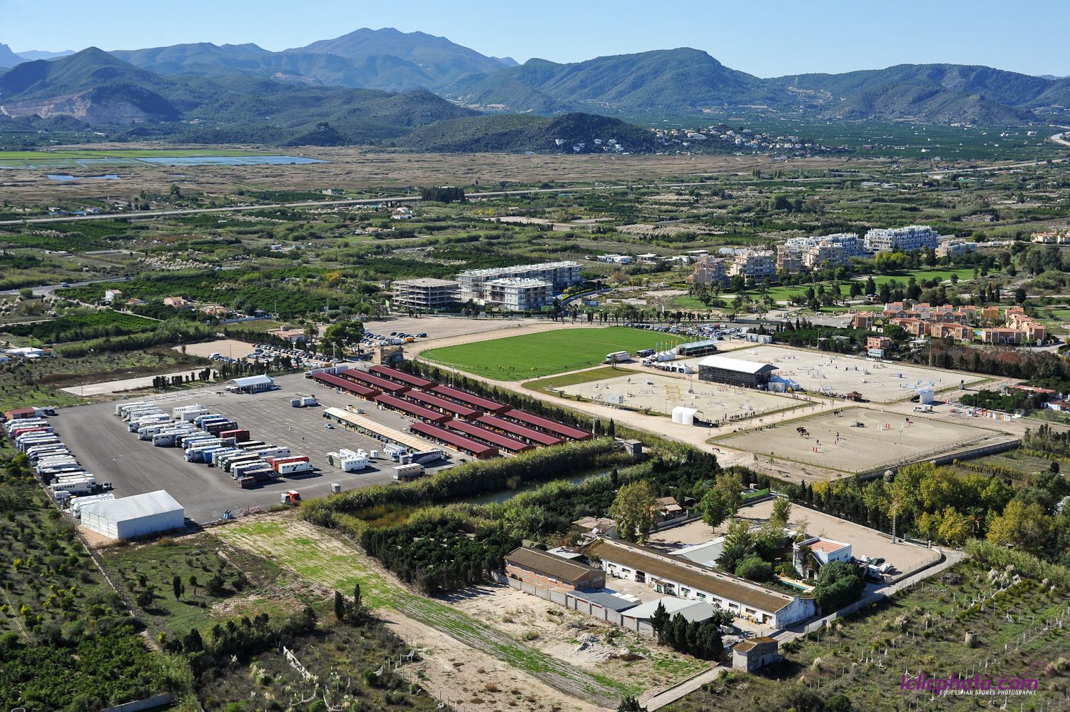 Fotografía aérea del recinto de Oliva Nova durante la Mediterranean Equestrian Tour de 2012