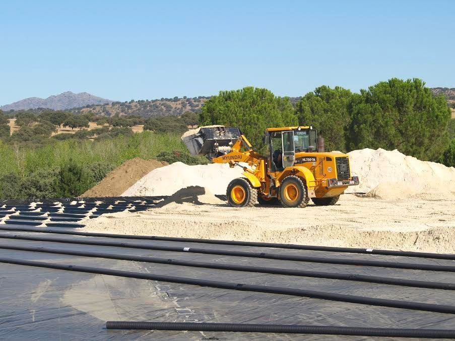 Construcción de una pista ecuestre con maquinaria especializada de Dammann