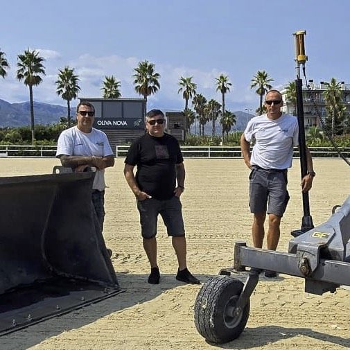The team of Dammann Reitplatz- und Sportplatzbau GmbH on site