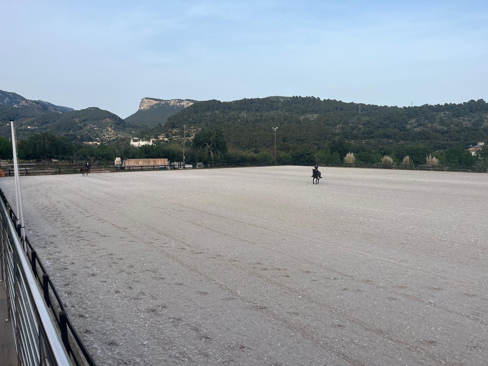 Sanierter Außenreitplatz Club Hípico La Gubia Mallorca mit erneutem Risohorse Ebbe-Flut-System